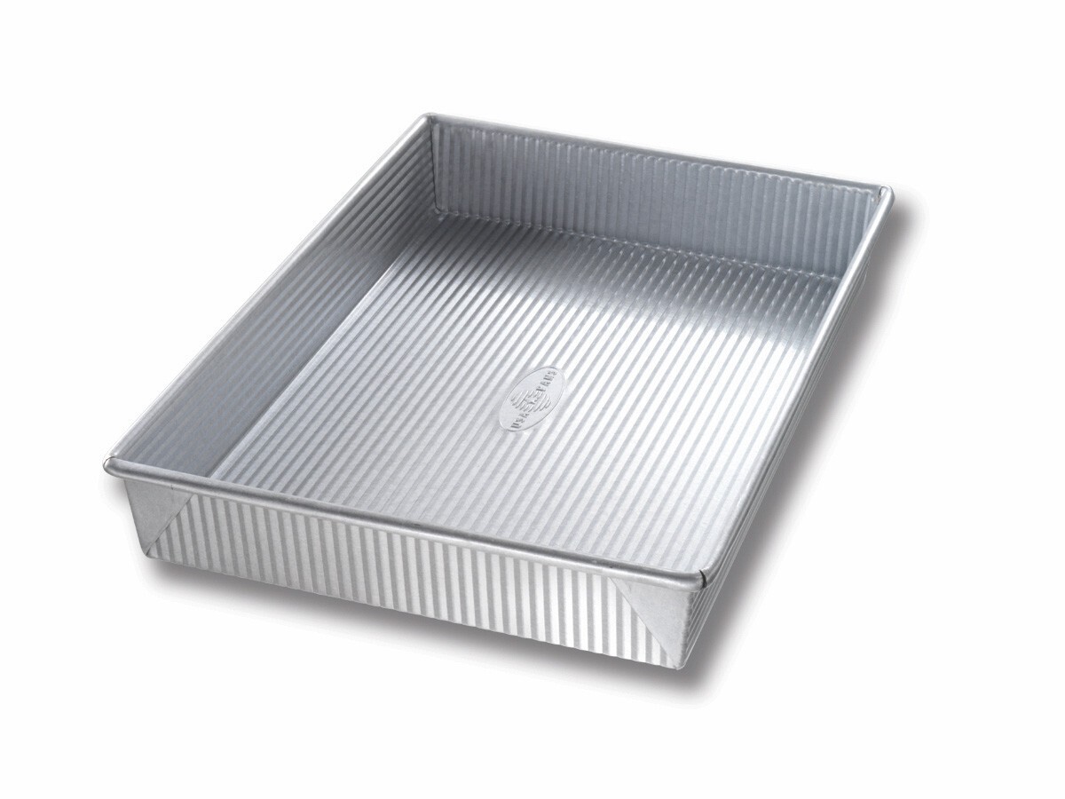 Essential Home 9 x 13 Covered Cake Pan
