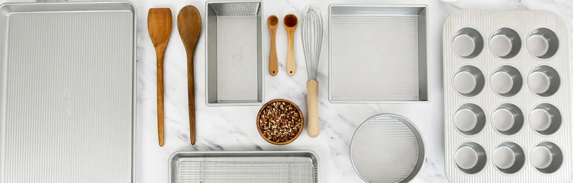 various baking pans (lifestyle)